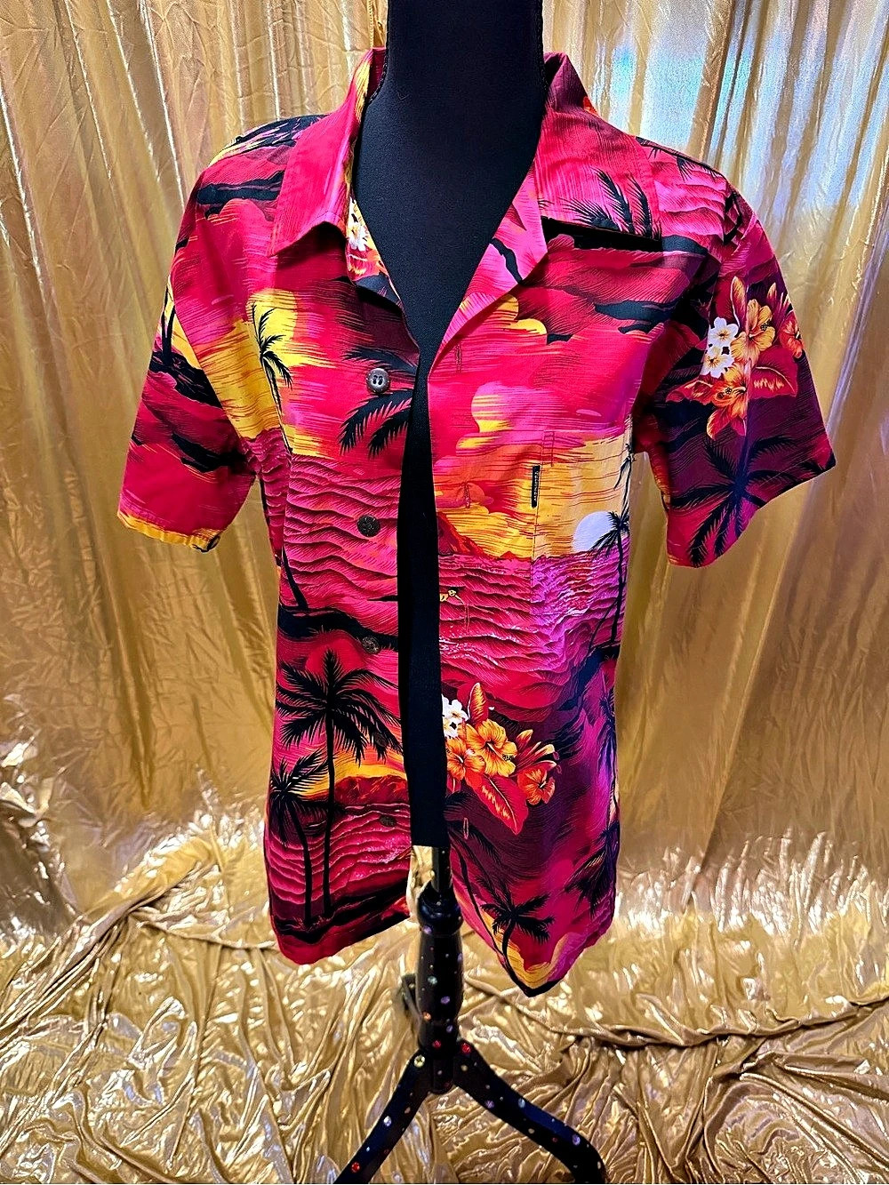 Palm wave Hawaiian red shirt sized small vintage